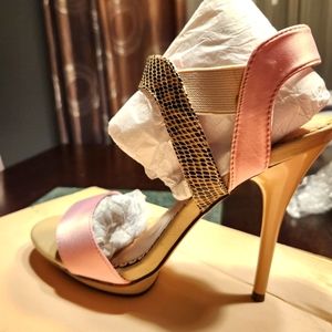 Womans pink and snake skin heel. Never been worn.